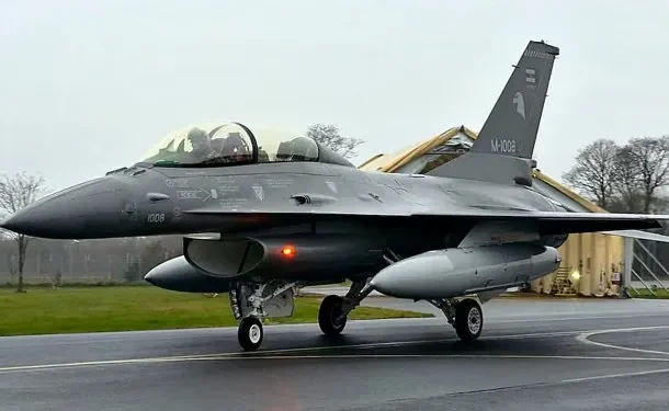 Tras comprar los F-16, ahora Milei pagará U$S 33 millones para entrenar pilotos  Mientras ajusta a jubilados, trabajadores y discapacitados, el gobierno destina millones de dólares en contratos militares con los Estados Unidos en función de su estrecho alineamiento con Donald Trump.