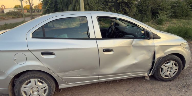 LAMARQUE: Un incidente vial ocurrido en la tarde del domingo, dejó como saldo solo daños materiales. Se trató de una colisión entre un auto y una moto, ocurrido minutos después de las 19,30 horas, en la esquina de las calles Dr. Molina y Don Bosco.