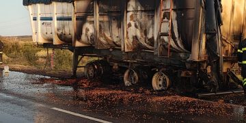 Incendio en la batea de un camión sobre Ruta Nacional 22