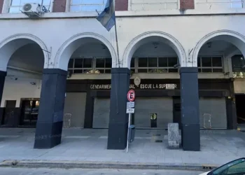 Explosión en la Escuela de Gendarmería dejó heridos y obligó a evacuar el edificio