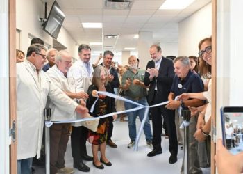BAHIA BLANCA: El intendente inauguró los nuevos servicios de Oncología y Hematología en el Hospital Municipal junto a autoridades y trabajadores de la salud