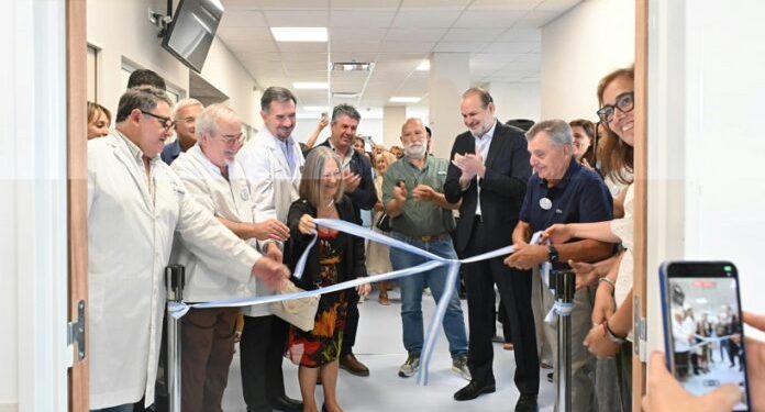 BAHIA BLANCA: El intendente inauguró los nuevos servicios de Oncología y Hematología en el Hospital Municipal junto a autoridades y trabajadores de la salud  Con la presencia del intendente municipal Federico Susbielles, tuvo lugar esta mañana el acto de inauguración del “Servicio de Oncología y el Servicio de Hematología” del Hospital Municipal Dr. Leónidas Lucero.