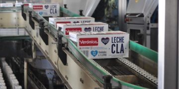 Lácteos Verónica esta al borde del cierre y hay 700 familias en vilo