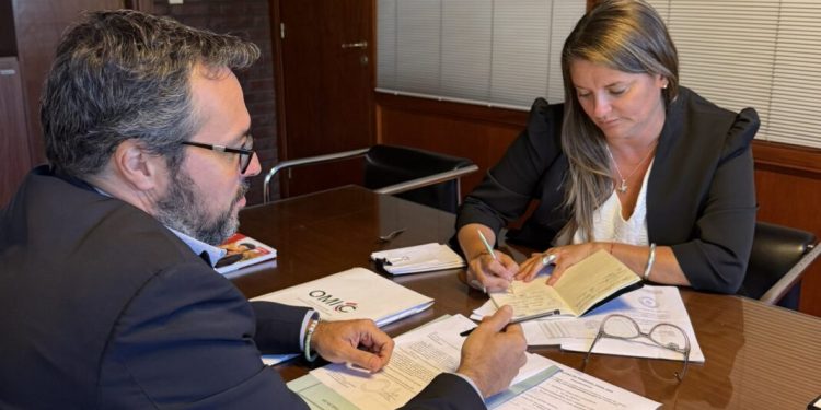 Neumann busca “estandarizar” la Oficina de Información al Consumidor en todos los municipios  La senadora bonaerense de la UCR, Nerina Neumann, busca unificar los criterios de atención de las OMIC que atienden en los 135 municipios de la Provincia.
