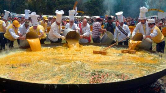 La Fiesta del Omelette Gigante fue declarada Fiesta Provincial La tradicional Fiesta del Omelette Gigante, organizada por la Cofradía de Pigüé en el distrito de Saavedra, fue oficialmente declarada Fiesta Provincial mediante la sanción de la Ley Nº 15.564.