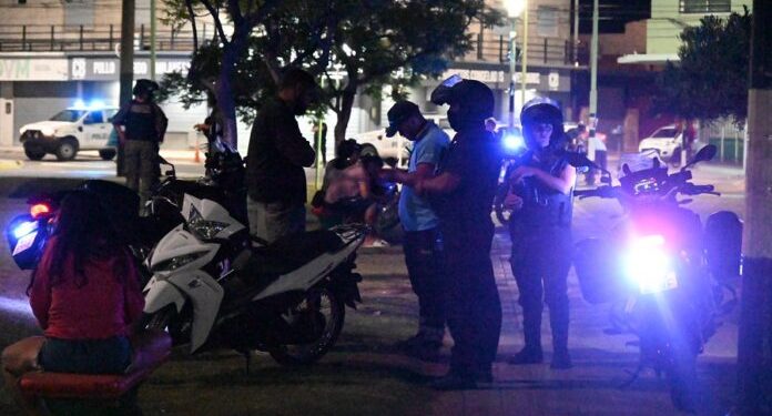 BAHIA BLANCA: Operativos de tránsito  «se detectaron 27 potenciales conductores peligrosos»  Un total de 27 potenciales conductores peligrosos fueron retirados de circulación por dar positivo en los tests de alcoholemia (23) y en los controles por consumo de estupefacientes (4).