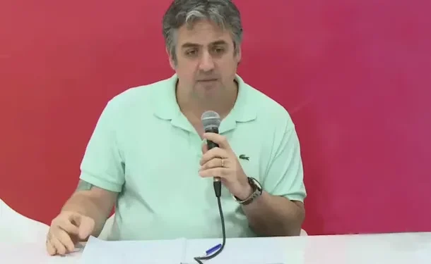 Pablo Cococcioni prometió una suba salarial para la Policía de Santa Fe y exigió reintegrarse «ya» al servicio  Pablo Cococcioni, ministro de Seguridad de Santa Fe, dijo que hará "un esfuerzo diferenciado para compensar a las fuerzas de seguridad".