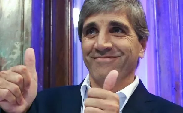 Contundente respuesta de la Fundación Pro Tejer a Luis Caputo tras su ataque a la industria textil  Luis Caputo defendió la avalancha de importaciones que provocó una profunda crisis en la industria en general pero en la textil en particular. Desde el sector recogieron el guante y dejaron pedaleando en el aire al ministro libertario.