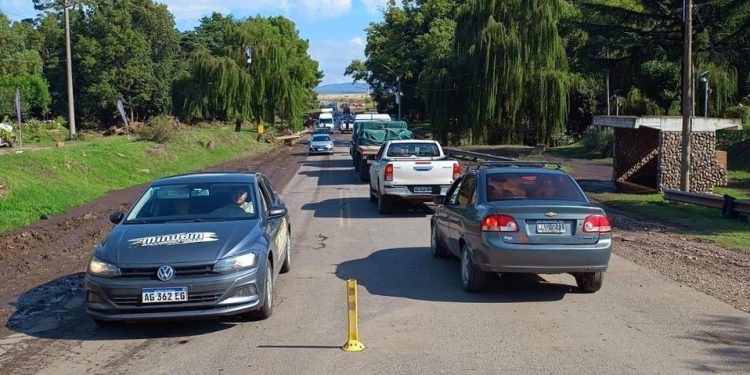 SIERRA DE LA VENTANA: Comunicado sobre el ingreso a Sierra por la Ruta 72  Tornquist Municipio informa que, si bien se encuentra habilitado el puente del arroyo San Bernardo, en el ingreso a Sierra de la Ventana por Ruta 72, se estarán realizando cortes intermitentes en las próximas horas para continuar con las tareas de limpieza del sector.