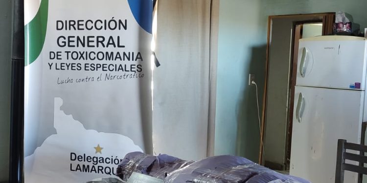 CHIMPAY: Operativo antidrogas un imputado y secuestros  Un operativo realizado en la localidad de Chimpay permitió desarticular un centro de comercialización de estupefacientes que funcionaba en el barrio Avicena.