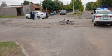 RIO COLORADO: Se produjo una colisión entre un automóvil y una bicicleta