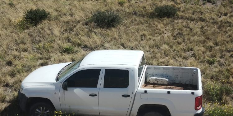 RIO COLORADO: Hallan camioneta, con pedido de secuestro, abandonada en zona rural Personal del Cuerpo de Seguridad Vial de Río Colorado secuestró una camioneta que presentaba pedido de secuestro vigente por un hecho de robo, tras ser hallada abandonada en un sector rural cercano a la Ruta Nacional 251.