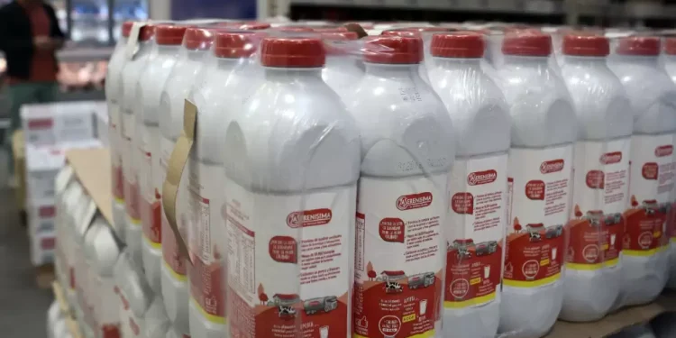 La Serenísima tiene nuevos dueños tras 96 años con Mastellone: los gigantes detrás de la compra Arcor y Danone acordaron la compra del 51% restante de Mastellone y tomarán el control integrado de La Serenísima, tras un año de tensión y negociaciones.