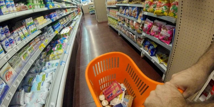 Advierten que la inflación se vuelve a acelerar y en marzo podría perforar el 3%