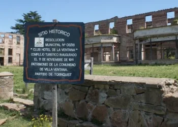 TORNQUIST: La intendenta de Tornquist echó a dos funcionarios que demolieron parte del ex Club Hotel