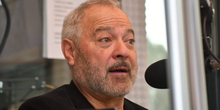 BAHIA BLANCA: Diputado bahiense alertó por la paralización del Acueducto Brandsen «Es un foco de contaminación” El diputado bonaerense, Oscar Liberman, pide conocer el avance de las obras en el Acueducto Brandsen, en la localidad de Bahía Blanca. “Se convirtió en un foco de contaminación”, advirtió.