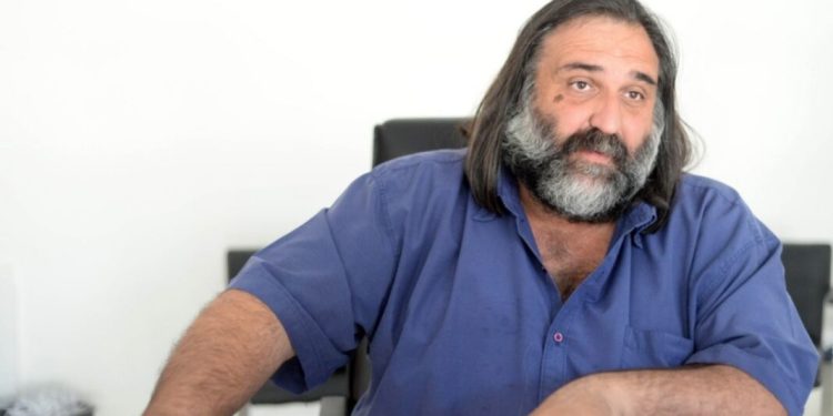 Los docentes bonaerenses se preparan para el recambio de autoridades en SUTEBA, sin Baradel  El líder de SUTEBA, Roberto Baradel, no buscará la reelección y dejará la conducción del principal gremio docente de la provincia de Buenos Aires.