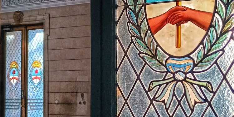 BAHIA BLANCA: : Condenan a un hombre a tres años de prisión por entrar a robar en una verdulería El Tribunal en lo Criminal N.º 1 condenó a Nazareno Baltazar Soto a la pena de 3 años, de cumplimiento efectivo, por haber robado en una verdulería de Bahía Blanca.