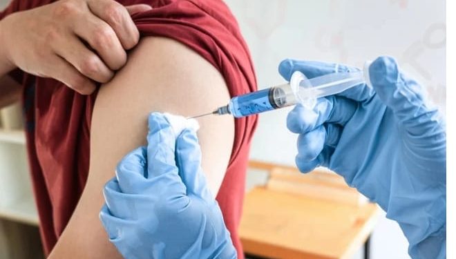 BAHIA BLANCA: Se deberá contar con el calendario completo de vacunación para ingresar a la Escuelas de la Universidad del Sur Con esta medida que alcanza a sus establecimientos inicial, primario y secundarios, la Universidad pretende también dar un mensaje a la sociedad sobre la seguridad, eficacia e importancia de las vacunas en un contexto de caída sostenida de los porcentajes de vacunación infantil y adolescente.