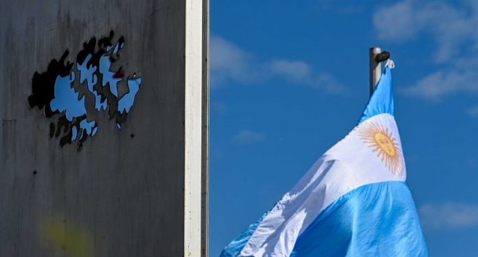 BAHIA BLANCA: Mes de Malvinas- Diversas actividades durante abril para homenajear a nuestros Héroes y Veteranos de Guerra  El Municipio de Bahía Blanca, a través de la Ordenanza 22.318, instituyó el Mes de Malvinas con el fin de promover en comunidad el reconocimiento y gratitud a nuestros héroes y veteranos del conflicto del Atlántico Sur.