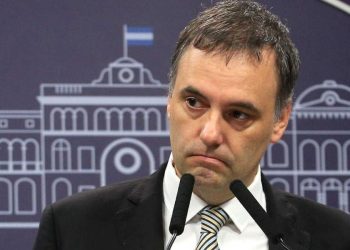 Adorni tambalea en la Jefatura de Gabinete por la polémica de los vuelos: los posibles reemplazantes