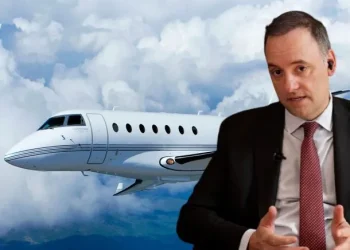 El piloto del vuelo privado de Manuel Adorni a Punta del Este confirmó quién pagó