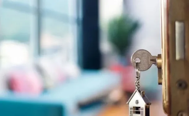 El drama de los alquileres: cada vez más inquilinos se ven obligados a mudarse Un informe nacional revela que el peso del alquiler sobre los ingresos crece sin freno, empujando a miles de personas a endeudarse, recortar gastos esenciales y cambiar de vivienda.