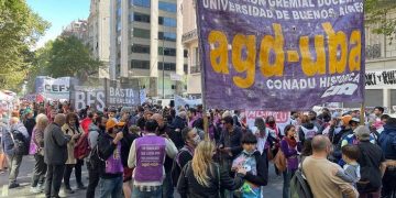 Docentes universitarios convocaron a un paro indefinido en defensa del Financiamiento