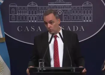 Manuel Adorni tras el vuelo privado a Punta del Este: «Yo gasto mi dinero como quiero»