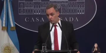 Manuel Adorni tras el vuelo privado a Punta del Este: «Yo gasto mi dinero como quiero»