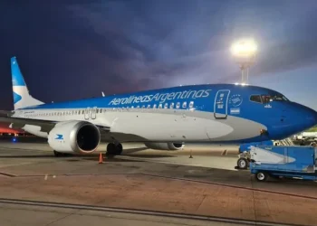 Comunicado de Aerolíneas Argentinas sobre el próximo fin de semana largo: cuántos pasajeros transportará