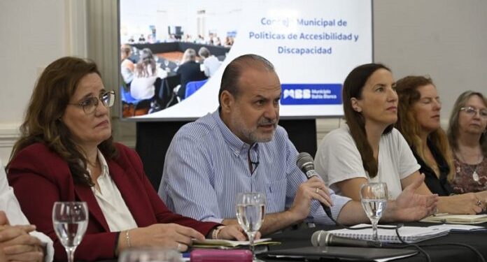 BAHIA BLANCA: Susbielles continuará donando el 50% de su sueldo a instituciones de bien público  En el marco de la 24º edición del Consejo Municipal de Discapacidad desarrollado en el palacio comunal, el intendente Federico Susbielles definió que los beneficiarios de la donación del 50% de su sueldo, a partir del corriente año, sean instituciones que trabajan y acompañan a personas con discapacidad.