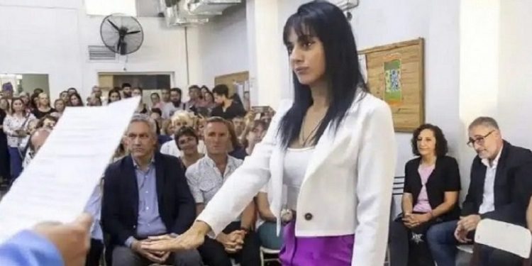 BAHIA BLANCA: Condenan a tres años de prisión en suspenso a Fiorella Damiani El juez Ricardo Gutiérrez, integrante del Tribunal Oral Criminal N.º 1, condenó a Fiorella Damiani a la pena de 3 años de prisión de ejecución condicional, por el delito de falso testimonio agravado, por darse en causa criminal en perjuicio de dos inculpados.
