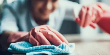 Salarios: el Gobierno fijó aumento de 1,5% y un bono para empleadas domésticas