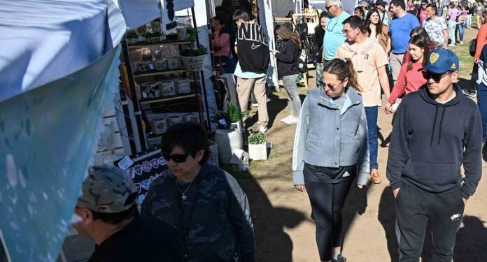 BAHIA BLANCA: Ferias y encuentros en espacios públicos
