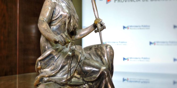 Prisión preventiva para un hombre acusado de robar en una casa de Pedro Luro  En el marco de una investigación realizada por la UFIJ N.º 12 -y a través de la Ayudantía Fiscal de Villarino-, el Juzgado de Garantías N.º 3 ordenó convertir en prisión preventiva la detención que sufría Claudio Omar Humann y disponer su traslado a una unidad carcelaria.