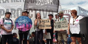 La oposición se pliega a una marcha ambientalista por los límites de participación en la audiencia por la Ley de Glaciares