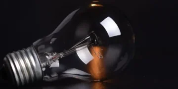 Mas aumentos en las tarifas: La luz subirá otro 2,4% en abril