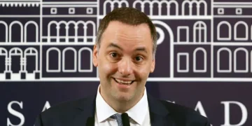 Nueva denuncia penal contra Manuel Adorni: ahora, por el viaje en vuelo privado a Punta del Este