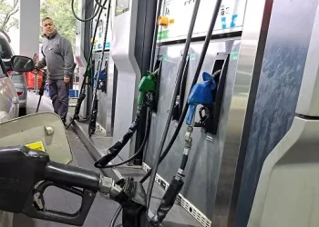 YPF descartó subas inmediatas en el precio de los combustibles por el conflicto en Medio Oriente