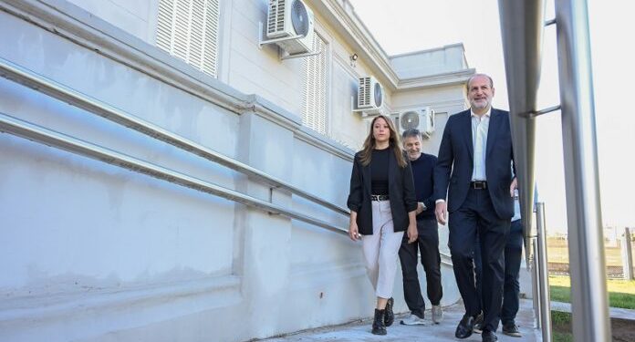 Bahía Blanca ya cuenta con una Unidad Residencial para el abordaje de Consumos Problemáticos El intendente Federico Susbielles recorrió esta mañana la Unidad de Residencia para el Abordaje de Consumos Problemáticos (URCP), que fue inaugurada recientemente junto al gobernador Axel Kicillof y el ministro de Salud bonaerense, Nicolás Kreplak.