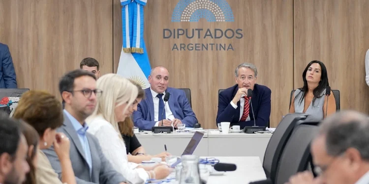 LEY DE GLACIARES: el Gobierno apura su aprobación en abril y crece la polémica en Diputados  Con audiencias públicas en marcha tras el aval judicial, el oficialismo busca asegurar los votos para sancionar la norma. Organizaciones ambientalistas y sectores políticos intensifican sus cuestionamientos.