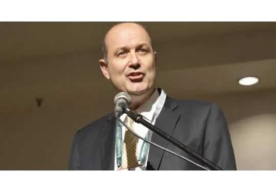 El Gobierno envió al Congreso el proyecto de la «Ley Hojarasca»  El Gobierno de Javier Milei envió al Congreso el proyecto de la denominada “Ley Hojarasca”, una iniciativa que busca eliminar normas consideradas obsoletas, sin aplicación práctica o incompatibles con la Constitución. El objetivo es simplificar el sistema legal, reducir la acumulación normativa y limitar lo que el oficialismo define como exceso de intervención estatal.