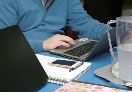 La morosidad también llega a las empresas: una de cada ocho firmas está atrasada con los pagos de los créditos Mientras la morosidad de las familias está en máximos en más de dos décadas, otro fenómeno comenzó a emerger: las empresas, sobre todo las más pequeñas, también tienen problemas para cumplir con sus obligaciones crediticias.