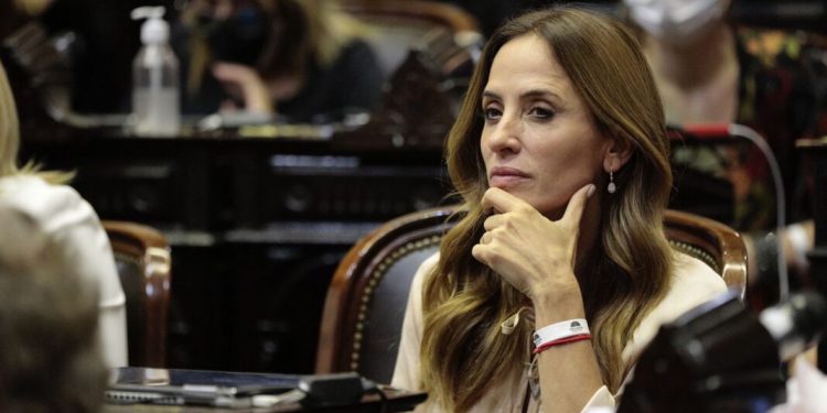 Dirigentes peronistas profundizan el llamado a ampliar el espacio para protagonizar en 2027 La diputada, Victoria Tolosa Paz, planteó que el principal desafío del peronismo es avanzar en una alternativa política amplia de cara a 2027.