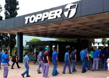 Topper echó a 160 trabajadores y los que siguen apenas cobran $700 mil por mes