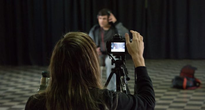 BAHIA BLANCA: Llamado a audición para actores, actrices y asistentes de Dirección para la Comedia Municipal 2da etapa 2026 Se encuentra abierta la convocatoria a actrices, actores y asistente de dirección para el montaje de la obra teatral “Otra Guerra Inventada”, con autoría y dirección Nicolás Redondo, director seleccionado para la Comedia Municipal de Bahía Blanca para el período 01 de mayo al 30 de noviembre de 2026.