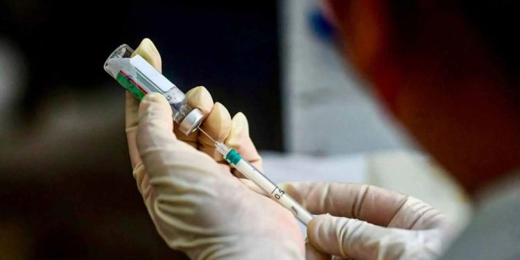 BAHIA BLANCA: Vacunación antigripal para mayores de 65, niños y grupos de riesgo La segunda etapa de aplicación de vacunas antigripales está destinada a: