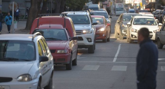 BAHIA BLANCA: Comenzó con éxito el registro de conductores de plataformas digitales «281 inscriptos en la primera semana» El Municipio de Bahía Blanca informa que en la primera semana desde su apertura oficial, el registro de conductores de plataformas digitales ya cuenta con 281 trabajadores inscriptos. El importante nivel de adhesión en estos primeros siete días demuestra el compromiso de los conductores con la normalización del servicio y el deseo de ofrecer un transporte de plataformas confiable y de calidad.