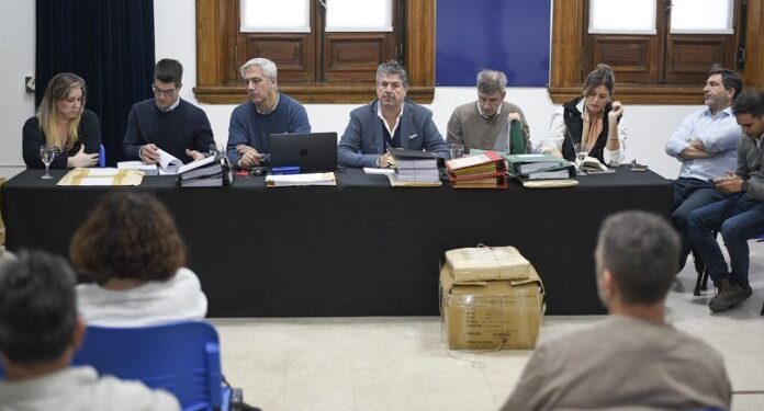 BAHIA BLANCA: Avances en la Licitación del Servicio de Disposición Final de Residuos  El Municipio de Bahía Blanca informa que el 22 de abril pasado se llevó a cabo el acto de apertura de la licitación pública para la gestión y operación del sistema de disposición final de residuos sólidos urbanos en el relleno sanitario local con el “Sobre Nº1”.